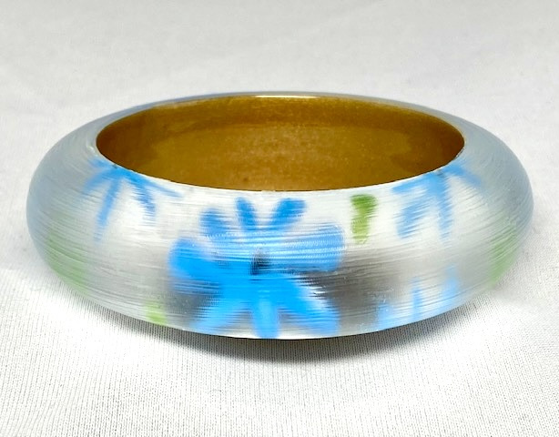 LG127 chunky handpainted blue flowers lucite bangle